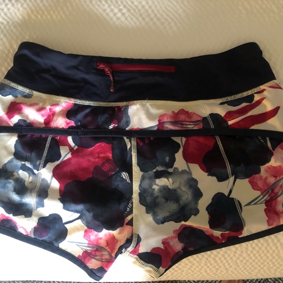 Lululemon Run: Speed Short *4-way Stretch EUC - Picture 8 of 9